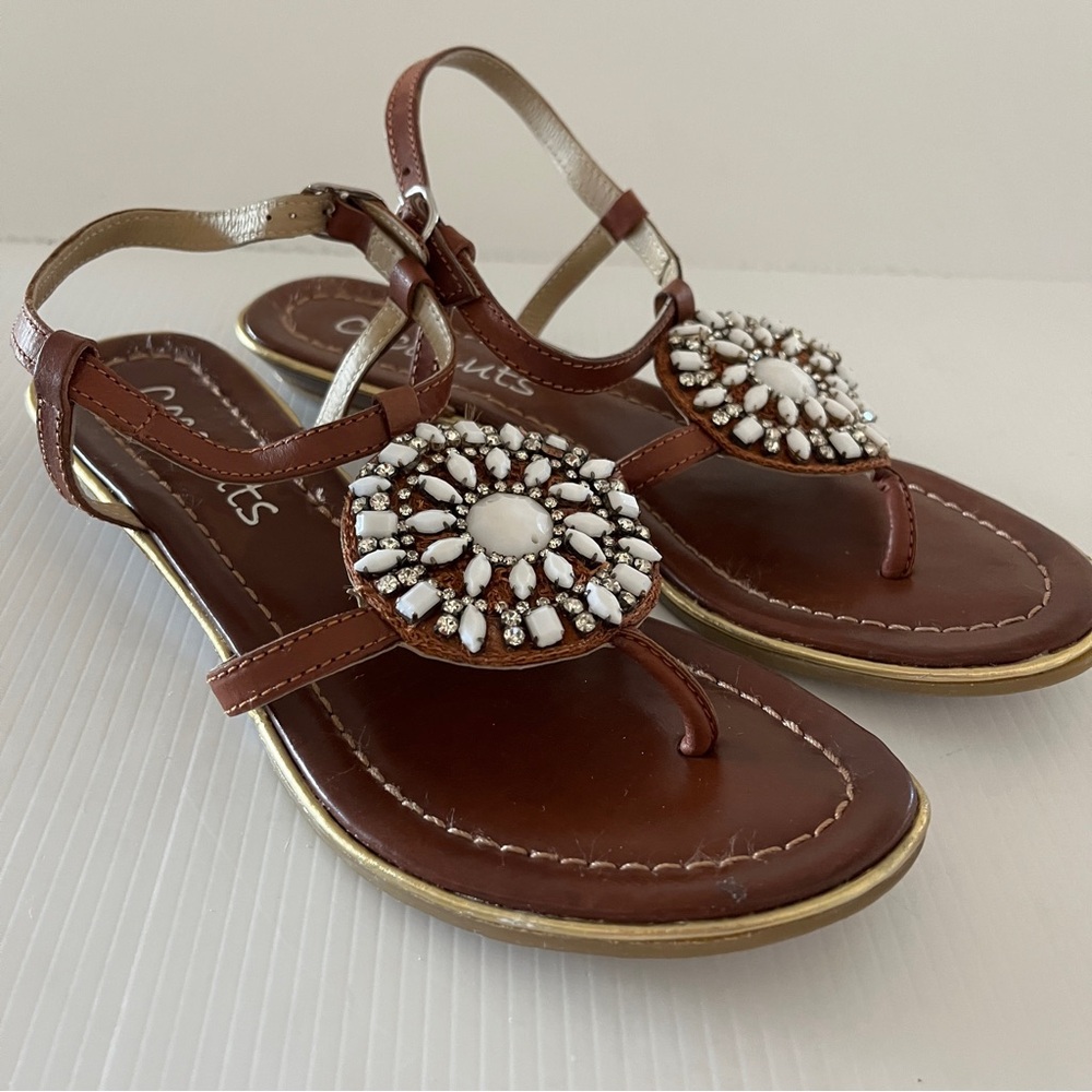 NWOT Coconuts Tan White Jewel Bead Embellished Leather Buckle Sandal 7